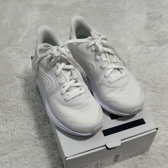 🌴 NWT Lululemon Blissfeel Run 2 Sneaker
